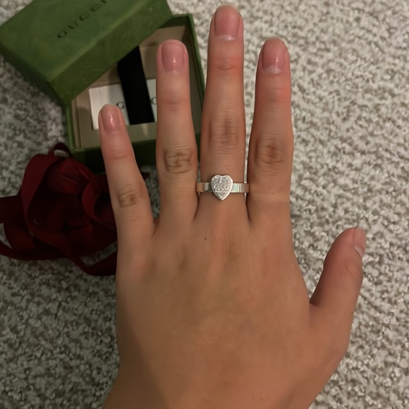 GUCCI TRADEMARK RING WITH HEART PENDANT - Picture 4 of 4